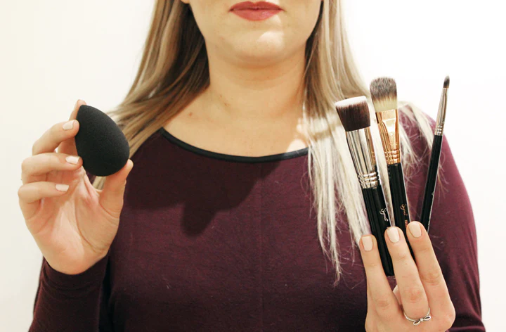 How to Decide Between Using Makeup Brushes or Sponges
